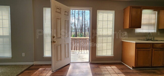 Building Photo - 2330 Burdett Ridge Dr