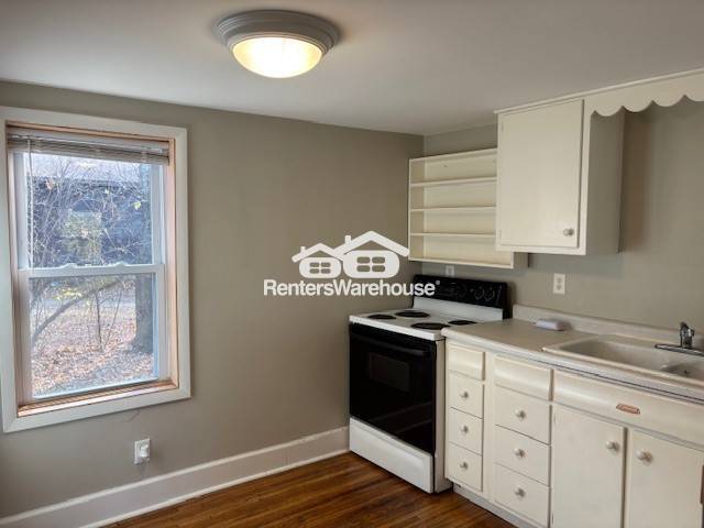 Building Photo - 305 1st Ave S