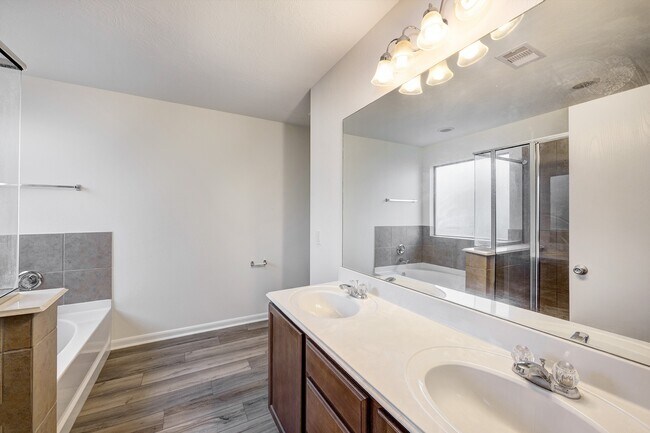 Building Photo - 19030 Bee Line Ct