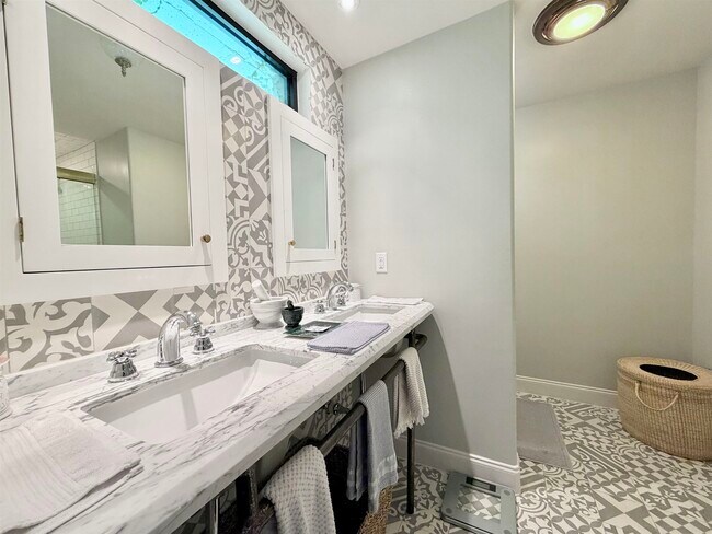 Building Photo - 205 McPherson Dr