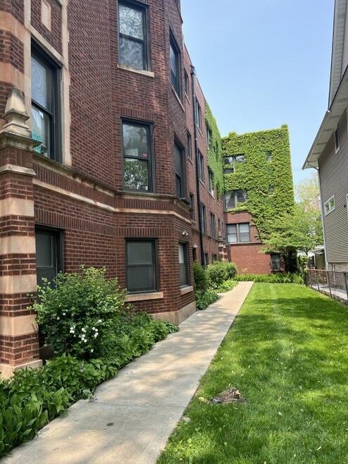 Building Photo - 1344 W Hood Ave