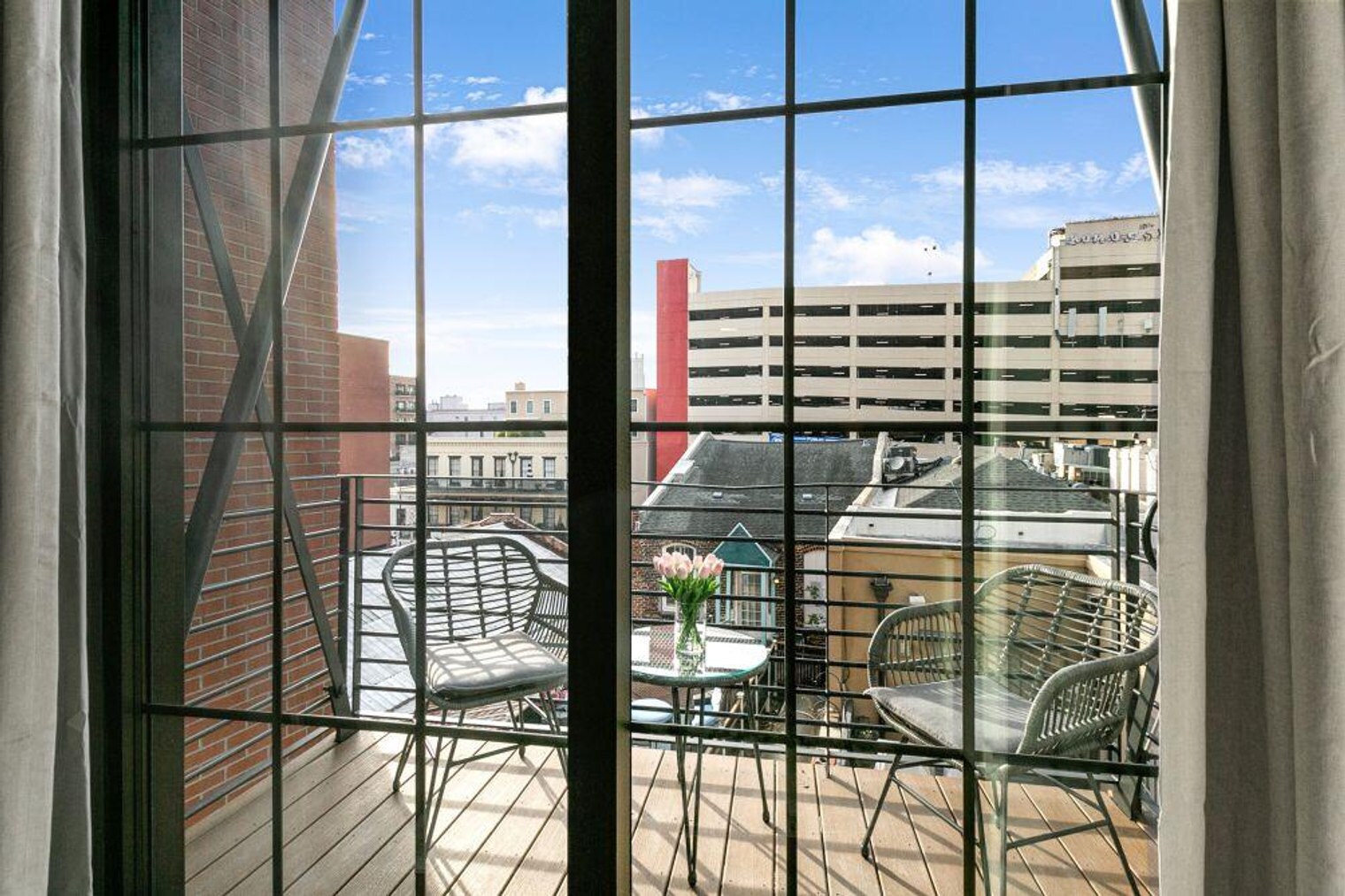 Building Photo - 611 Commerce St