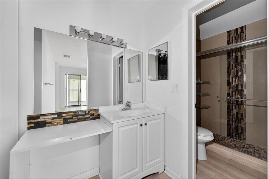 Building Photo - 4467 Carambola Cir S