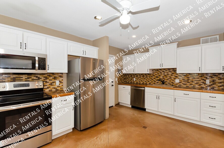 Building Photo - 5625 E 20th St