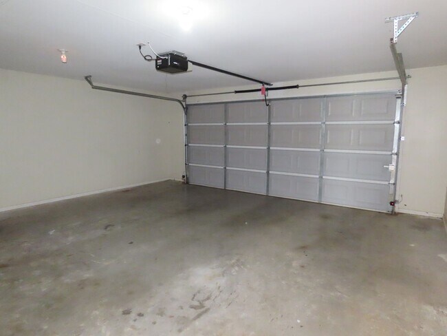 Building Photo - Gated Community in Whitehouse! Gorgeous 3 Bedroom, 2 Bath Home