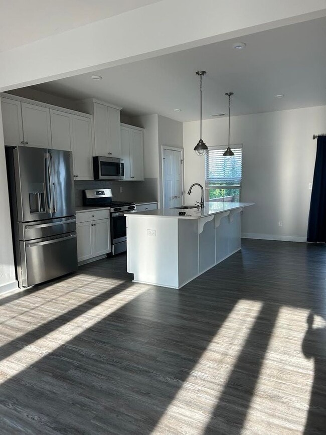 Building Photo - 3 Bed/2.5 Ba Townhome