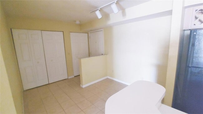 Building Photo - 822 Camargo Way