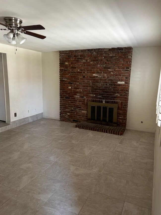Building Photo - Single Family Home located in Southwest Ba...