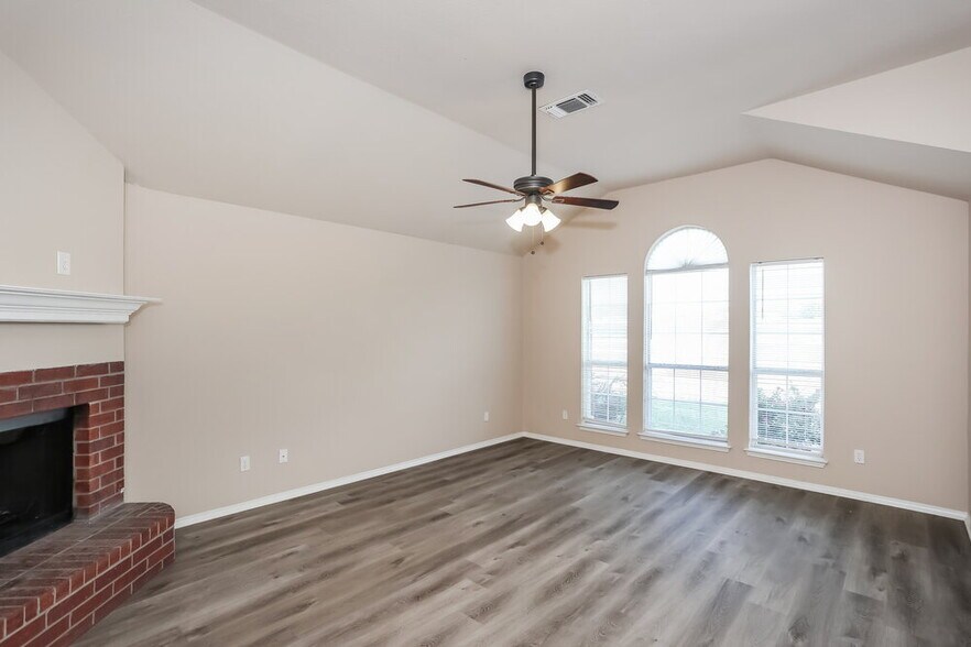 Building Photo - 8600 Cove Meadow Ln