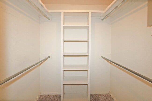 Building Photo - 5706 Laguna Dr