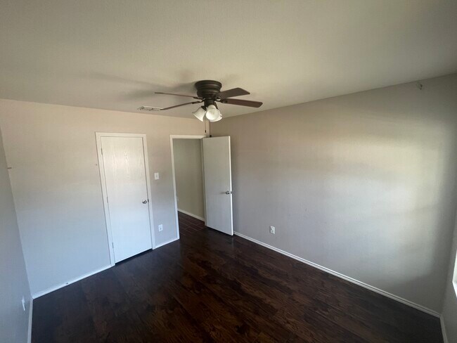 Building Photo - 220 Chalk Mountain Dr