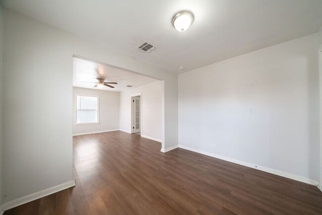 Building Photo - Updated 3-Bedroom Home with Detached Garage & Fenced Yard