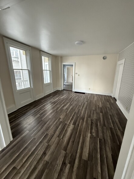 Building Photo - 1119 Saint Vincent St