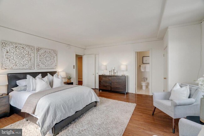 Building Photo - 2031 Locust St