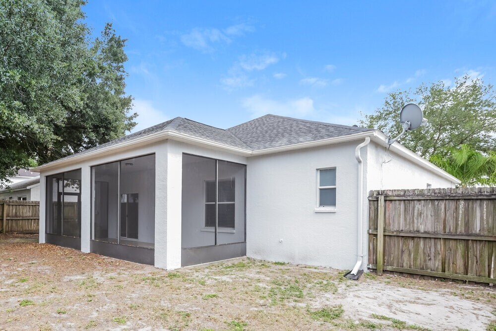 Building Photo - 13417 Silvercreek Dr