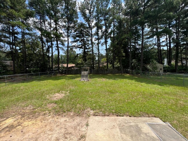 Building Photo - Lovely 3 Bed 2 Bath Raeford Home