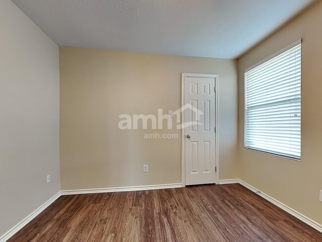 Building Photo - 106 Robin Ln