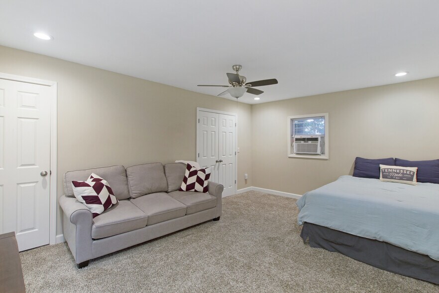 Building Photo - 666 Annex Ave