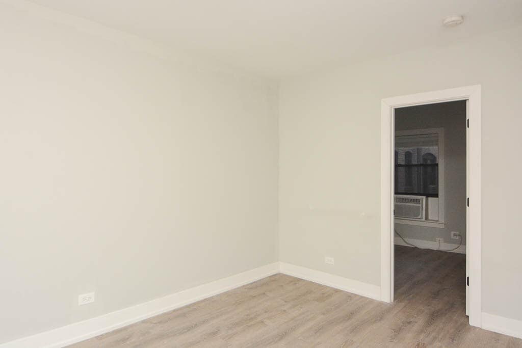 Building Photo - 714 W Brompton Ave