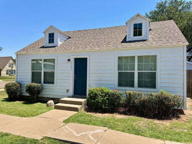 Building Photo - Spacious 1/1 Close to TTU & Downtown