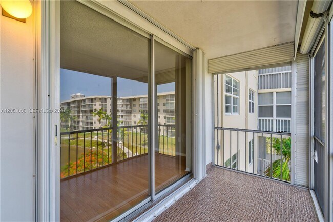 Building Photo - 2851 Leonard Dr