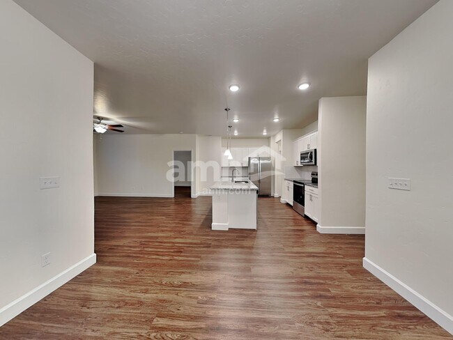 Building Photo - 3465 S Bartlett Ave