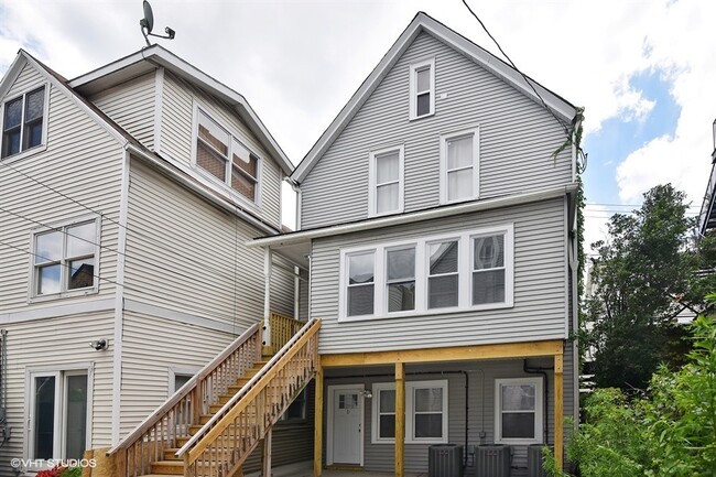 Building Photo - 1655 W Irving Park Rd