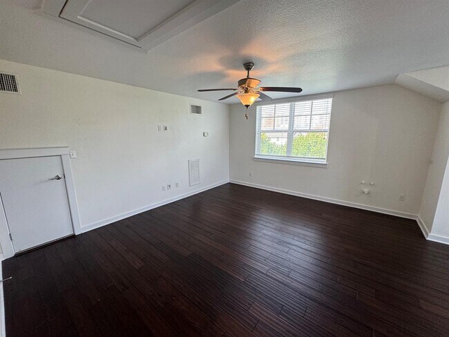 Building Photo - 2033 Philomena St