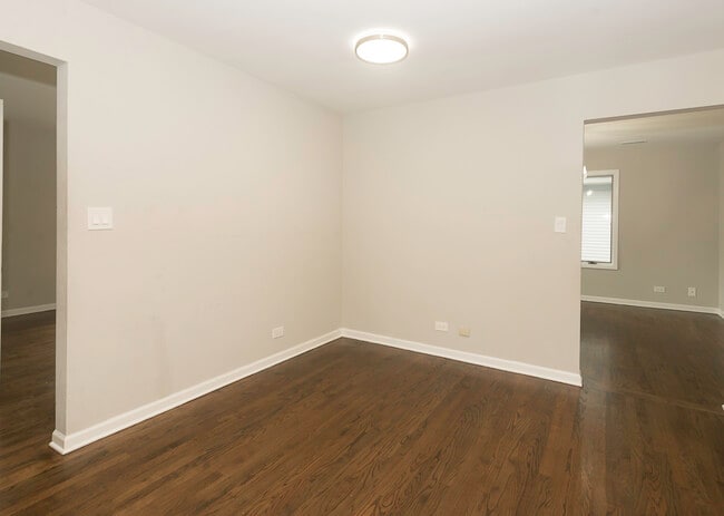 Building Photo - 504 N La Grange Rd