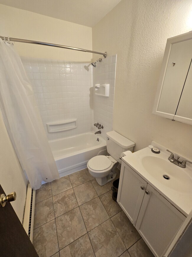 Building Photo - 1704 Erin Ct