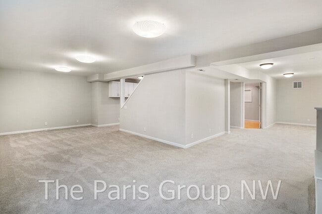 Building Photo - Extraordinary 3463sf Newcastle Home * Amazing Outdoor Spaces * A/C