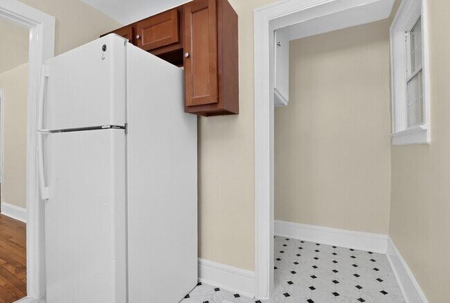 Building Photo - Charming 2BD/1BA Home Near Lakewood Park!
