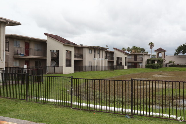 Building Photo - The Pointe
