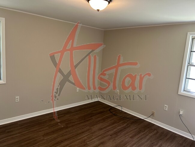 Building Photo - 3464 Red Banks Rd S