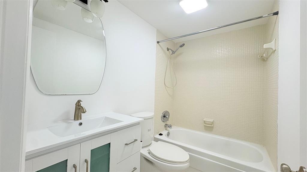 Building Photo - 4117 Bougainvilla Dr