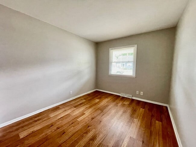 Building Photo - jp232