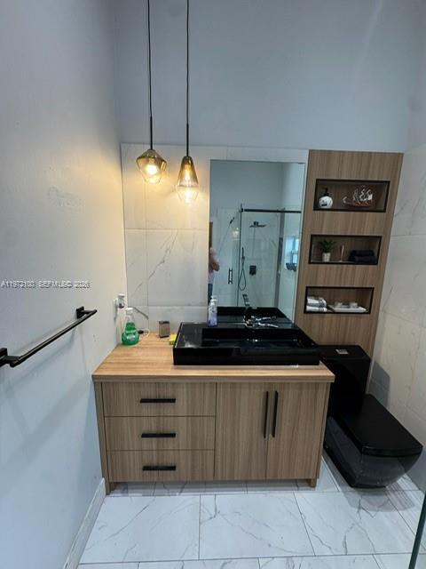 Building Photo - 2560 Azalea Ave