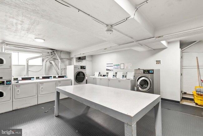 Building Photo - 5801 Quantrell Ave