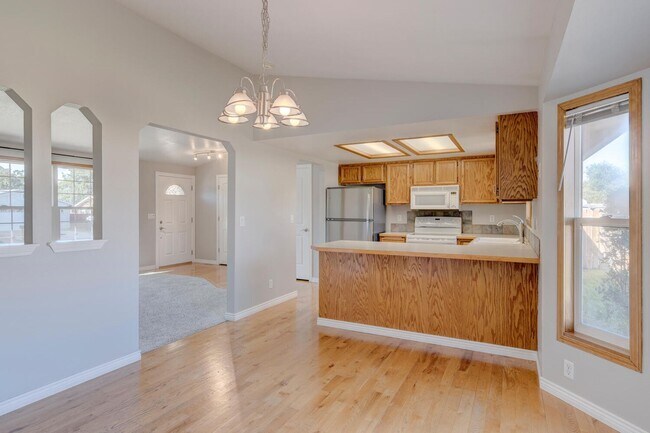 Building Photo - 10934 W Camas St