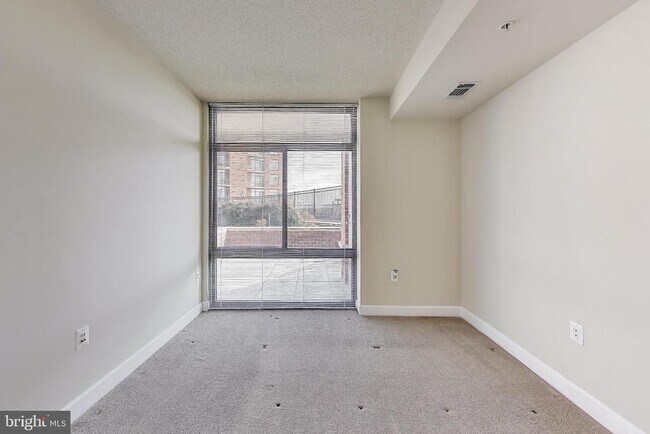 Building Photo - 3650 S Glebe Rd