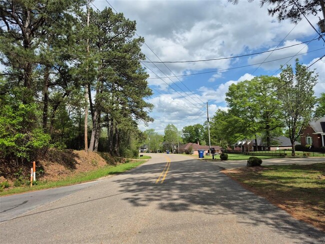 Building Photo - 2010 Edgewood Rd