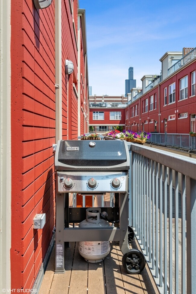 Building Photo - 18 S Aberdeen St