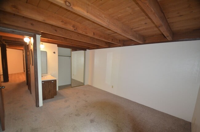 Building Photo - A 6 month lease at a 12 month rate includes most utilities!!  2 Bedroom Treehouse condo!  Best sk...