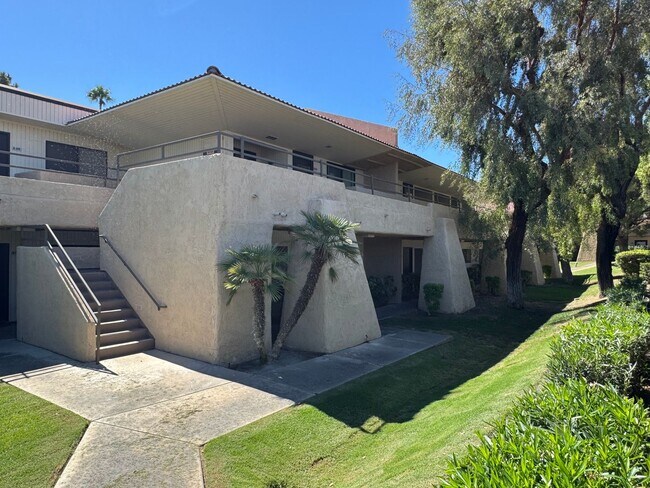 Building Photo - Long Term - Beautifully Updated 1 Bedroom Condo in Palm Springs Villas II