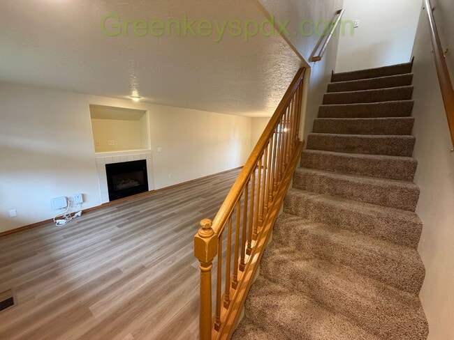 Building Photo - Charming 3-Bedroom/2.5-Bathroom House in the Cathedral Park Neighborhood of St. Johns - See Move-...