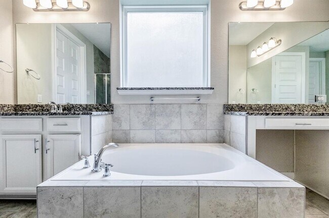 Building Photo - 4107 Willow Wind Ct