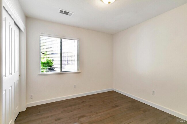 Building Photo - 3257 Vista Del Lago Way