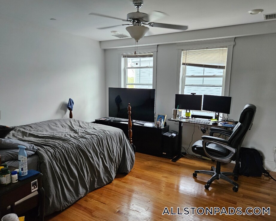 Building Photo - 14 Fern St