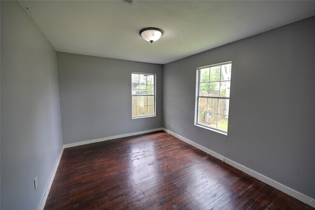 Building Photo - 3814 Nan St