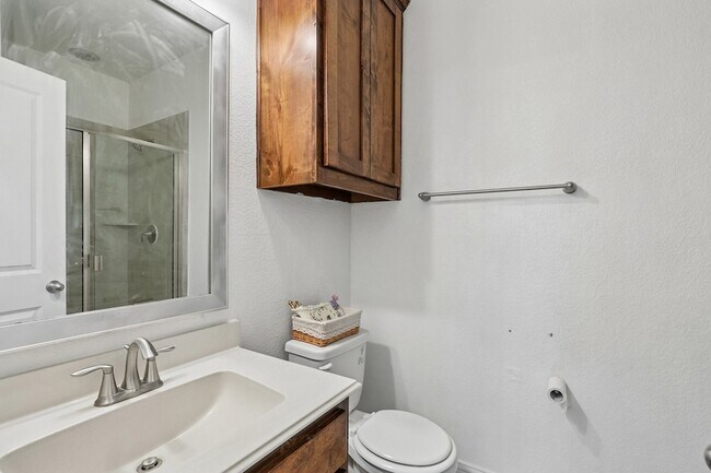 Building Photo - 5625 Kerry Dr